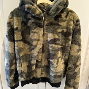 Odiva Camo Hoodie Size S Faux Fur Jacket Green Plush Zip Front Long Sleev size S